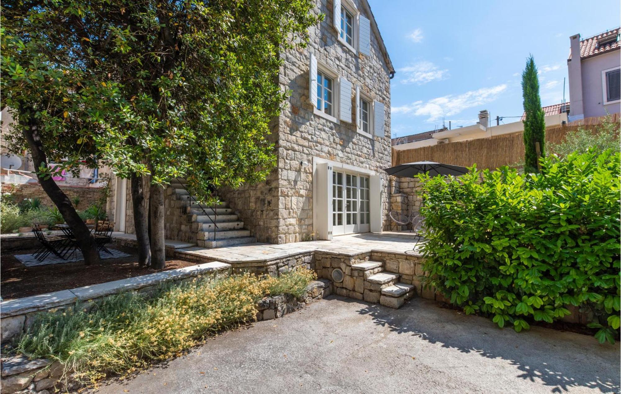 Stunning Home In Split With Outdoor Swimming Pool Εξωτερικό φωτογραφία