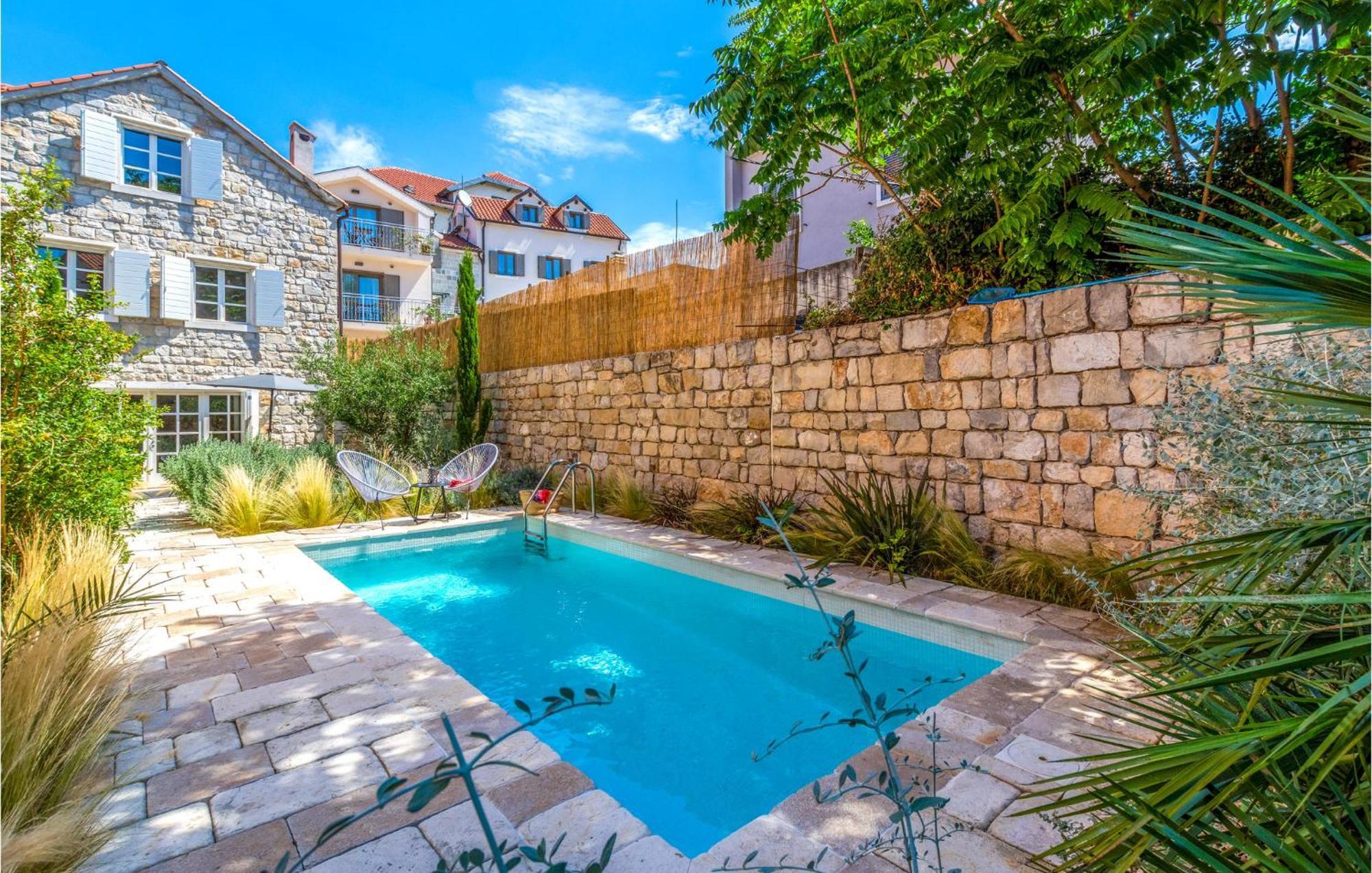 Stunning Home In Split With Outdoor Swimming Pool Εξωτερικό φωτογραφία